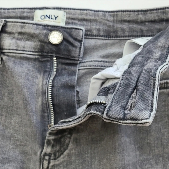 ⭐️3/ $30⭐️ ONLY Women's Onlblush Mid Skinny Raw Hem Jean Grey Wash Denim Sz M/32 - Picture 5 of 16